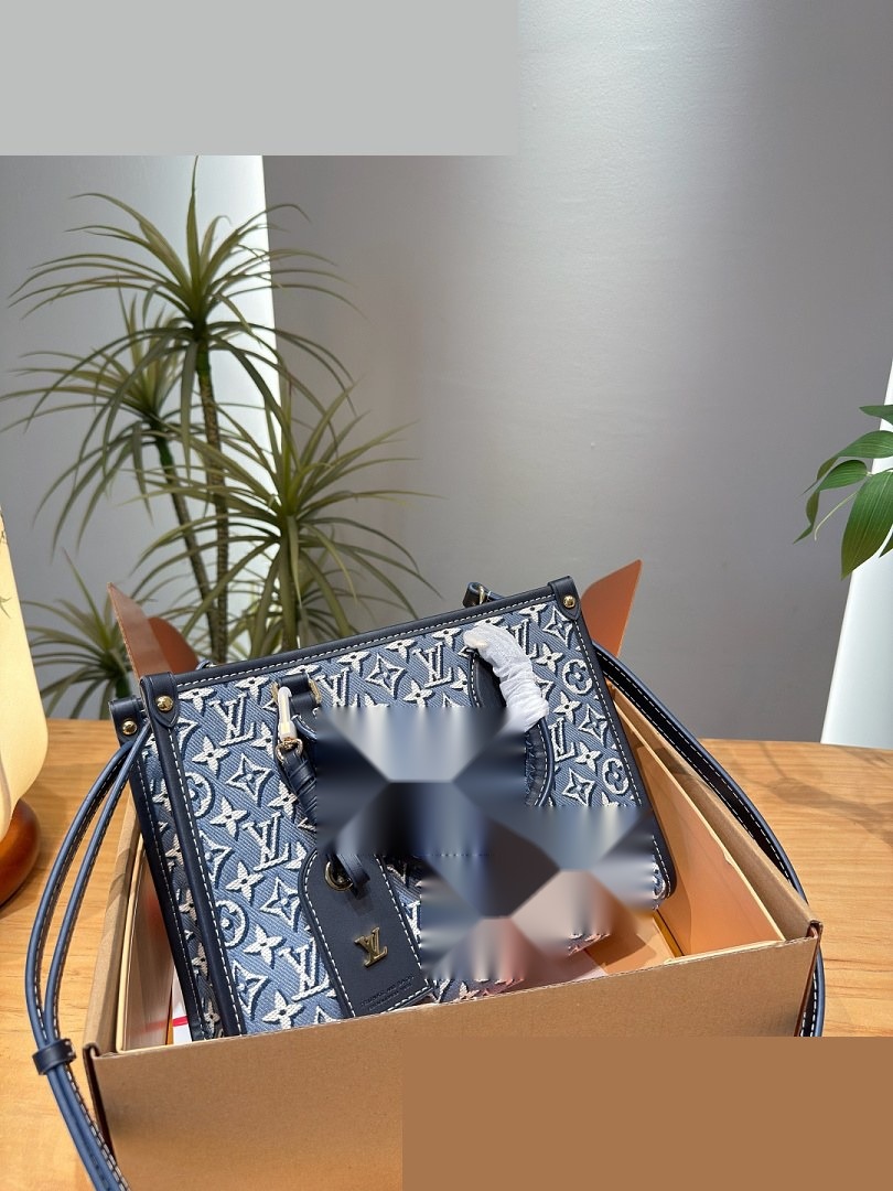 LV Bag 098