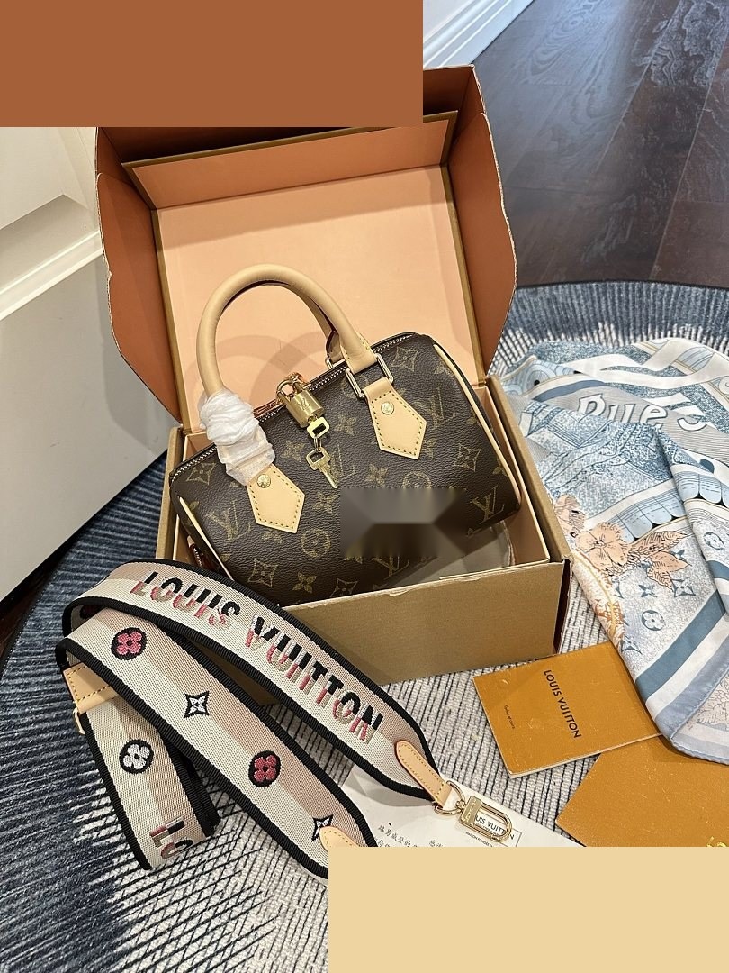 LV Bag 382