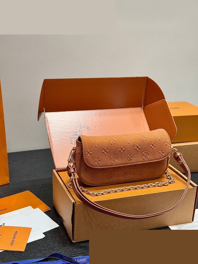 LV Bag 390