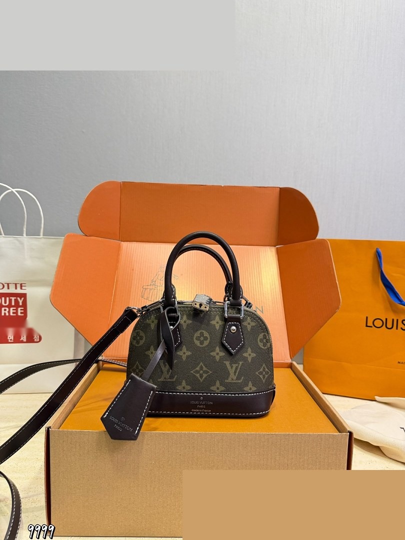 LV Bag 399