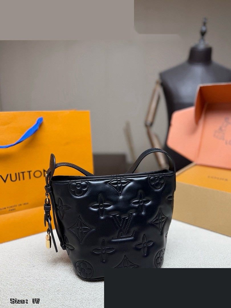 LV Bag 402