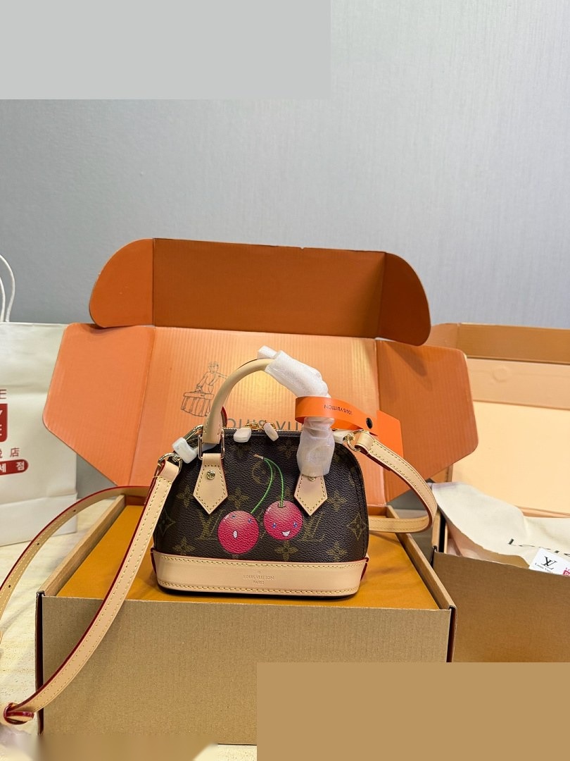 LV Bag 426
