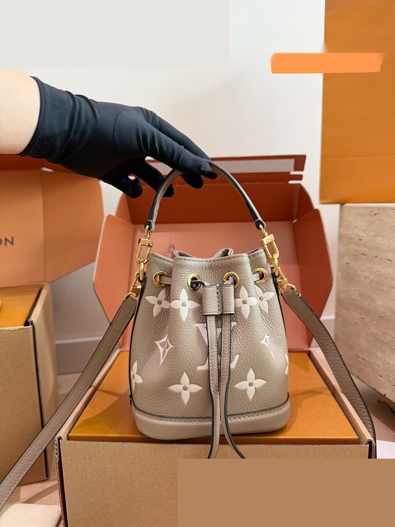 LV Bag 473
