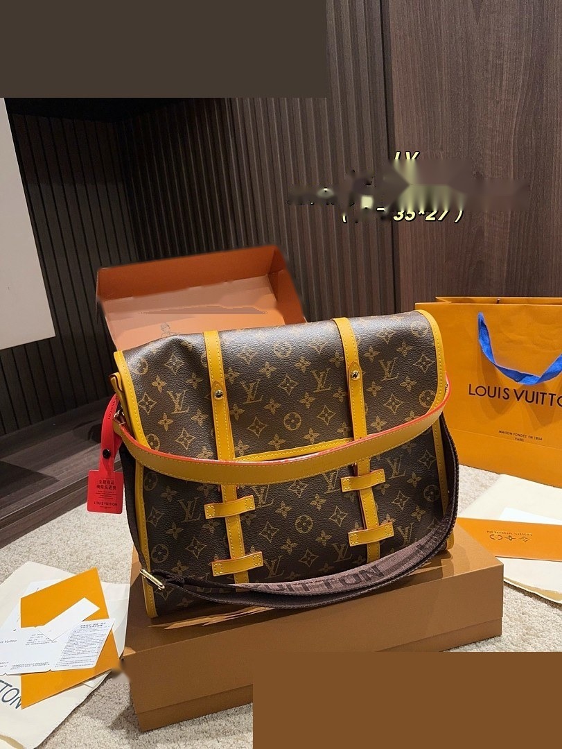LV Bag 495