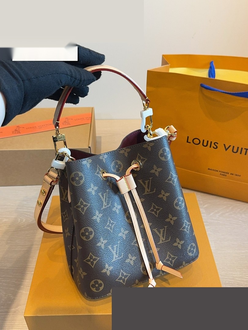 LV Bag 551